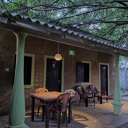 By The C' Cabanas Hikkaduwa Exterior foto