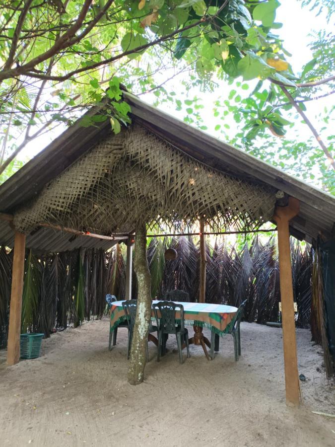 By The C' Cabanas Hikkaduwa Exterior foto