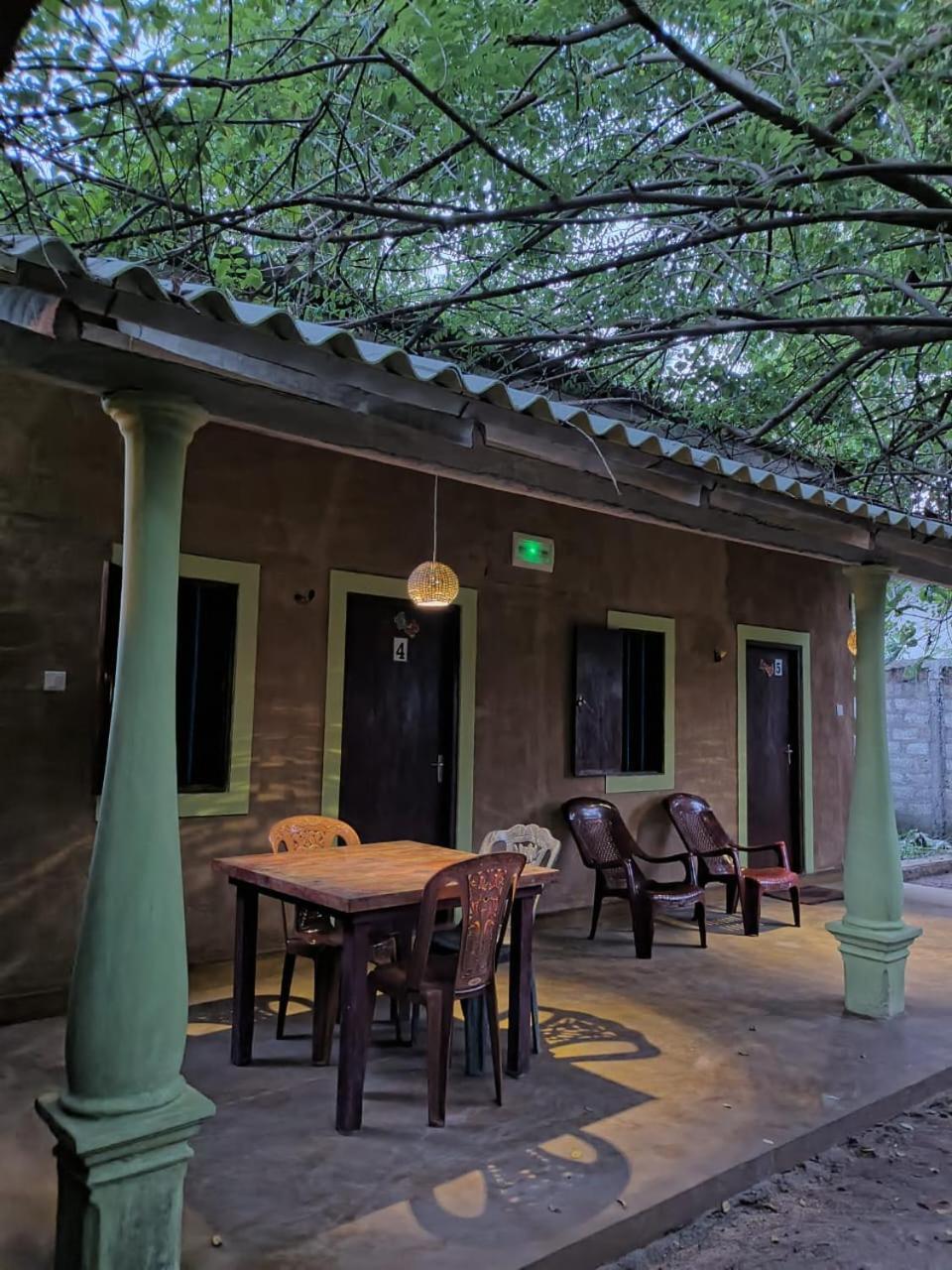 By The C' Cabanas Hikkaduwa Exterior foto