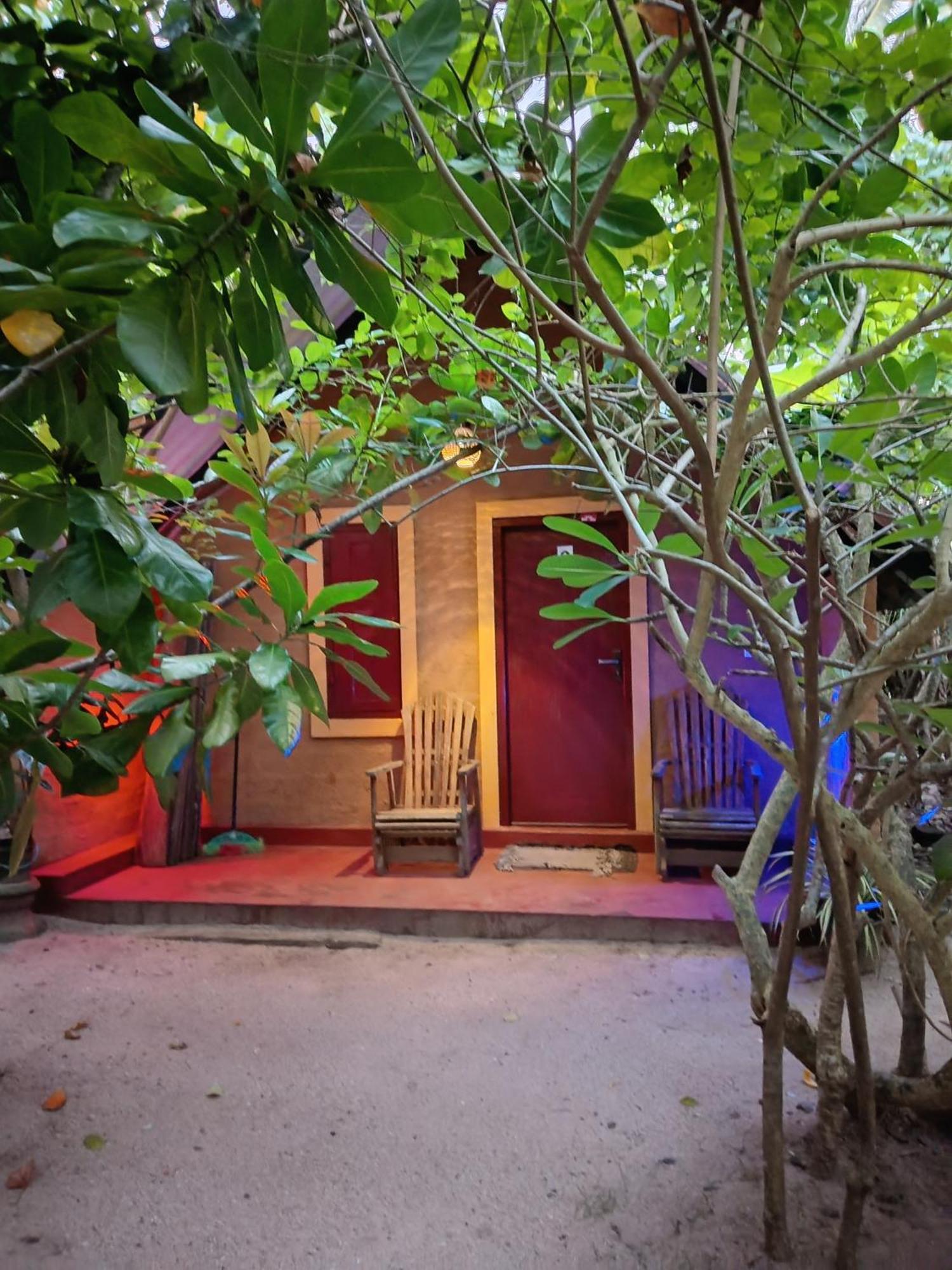 By The C' Cabanas Hikkaduwa Exterior foto